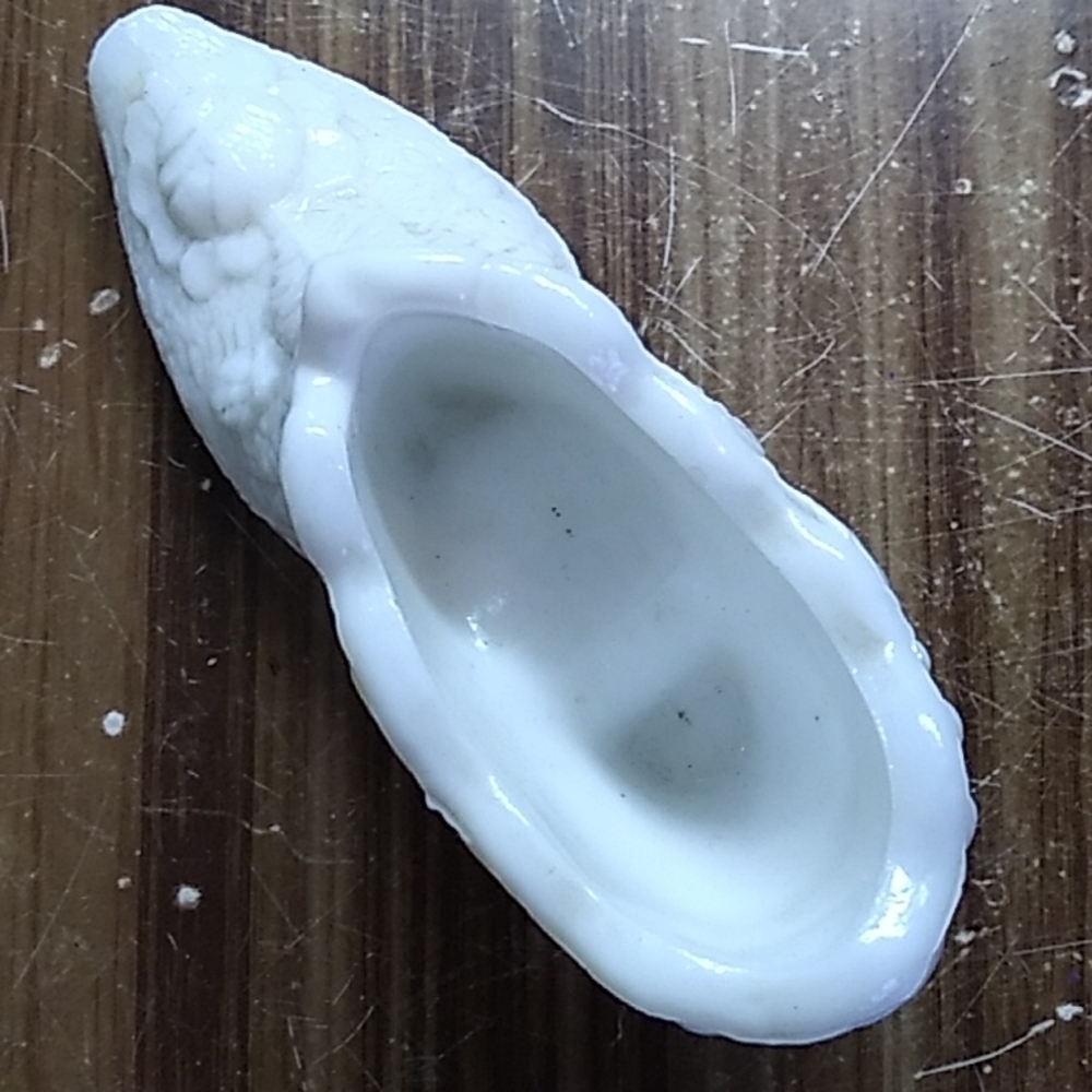 Vintage white milk glass Fenton slipper - Picture 5 of 8